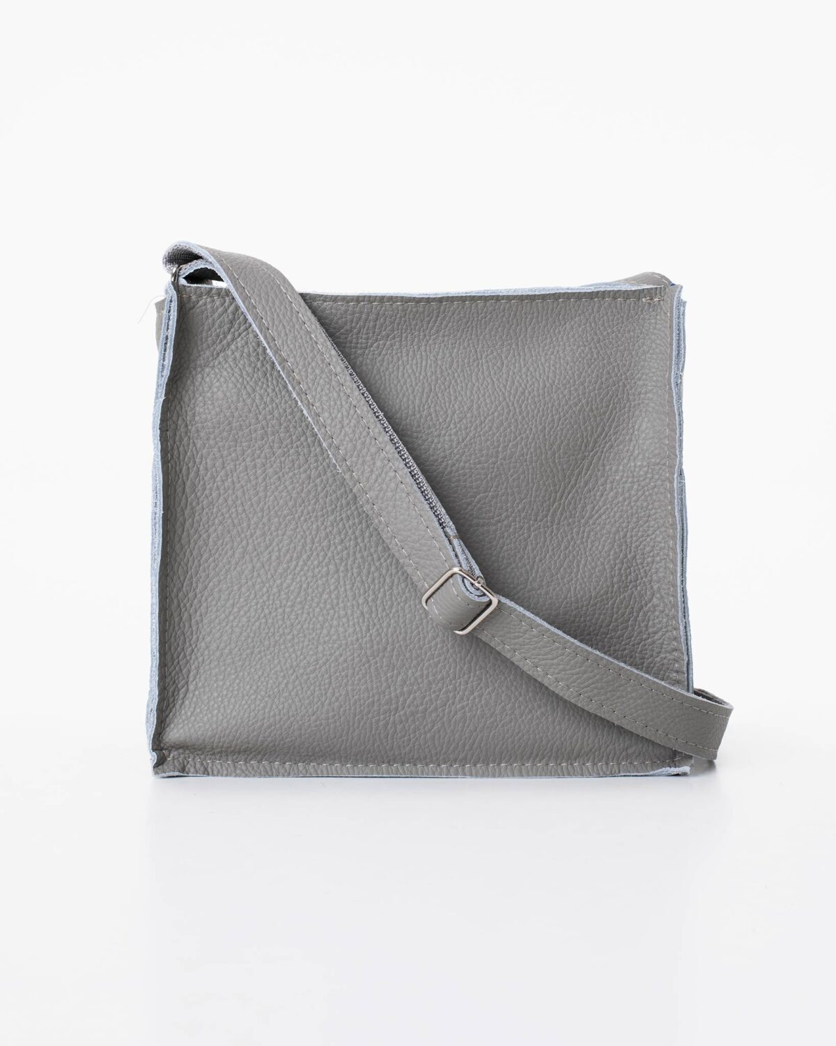 Lysegrå læder crossbody taske med diagonalt lynlåsdesign