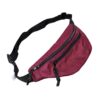 Vinrød bæltetaske med sort justerbar rem og lynlåslukning.
